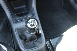 Volkswagen up! Volkswagen up! 1.0 75pk high up! NL-Auto NAP Panoramadak Fender Airco Carplay Stoelverwarming CPV El. Ramen - afbeelding nr 17