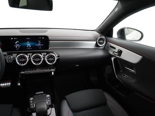 Mercedes-Benz CLA Mercedes-Benz CLA 200 AMG Shooting Brake // Panoramadak // Memory // Keyless // Carplay // Nightpakket // MultiBeam - afbeelding nr 19
