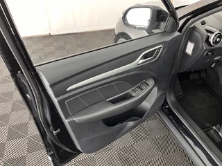 MG ZS EV MG ZS EV Luxury 45 kWh (INCL-BTW) *PANO | FULL-LEATHER | CCS-FASTLOADER | KEYLESS | NAVI-FULLMAP | ADAPTIVE-CRUISE | CAMERA | HEATED-SPORTSEATS | CARPLAY | BLINDSPOT | DAB | LANE-ASSIST | 17