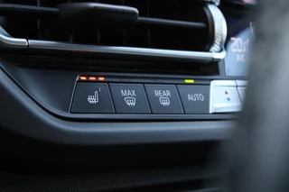 BMW 1 Serie BMW 1-serie 120i Business Edition Plus HEAD-UP LEDER KEYLESS - afbeelding nr 26