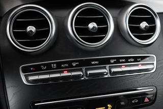 Mercedes-Benz C-Klasse Mercedes-Benz C-klasse 180 AMG Upgrade Edition | Stoelverwarming |  Carplay | Matrix LED | Sfeerverlichting | Leder/Alcantara | Navigatie | DAB | Cruise control | Park Assist - afbeelding nr 29