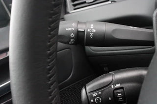 Peugeot 208 Peugeot 208 1.2 110PK AUTOMAAT SIGNATURE | NAVIGATIE | APPLE CARPLAY/ANDROID AUTO | PARKEERSENSOREN | DAB+ RADIO | LICHTMETALEN VELGEN | GETINTE RUITEN | CLIMATE CONTROL | CRUISE CONTROL | - afbeelding nr 10