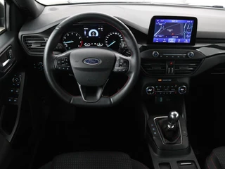 Ford Focus Ford Focus 1.0 EcoBoost ST Line | Stoel & stuurverwarming |  Carplay | Navigatie | Climate control | Parkeerhulp | Cruise control | Bluetooth - afbeelding nr 3