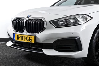 BMW 1 Serie | Cruise | PDC | NAV+ Apple Car Play | EEC | LM 19