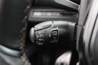 Peugeot 3008 Peugeot 3008 1.6 PureTech GT Line / Panoramdak / Camera / Navigatie / 19'' / Keyless / Half leder / Focal Audio / Dodehoek / Cruise Control - afbeelding nr 30