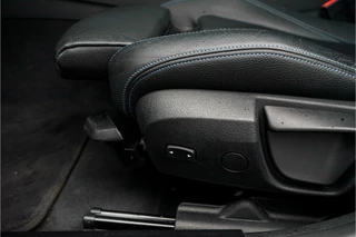 BMW 3 Serie BMW 3 Serie 330i xDrive High Ex M-Sport Individual Schuifdak Navi Pro 18
