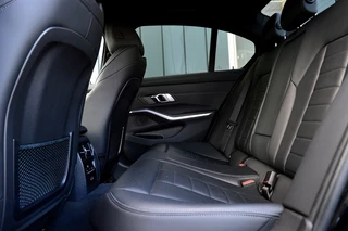 BMW 3 Serie BMW 3 Serie 320i M-Sport Business Edition Plus Rijklaarprijs-Garantie Leder Led Camera Navigatie 50 Jahre Edition - afbeelding nr 13