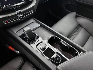 Volvo XC60 Volvo XC60 2.0 T6 AWD Ultimate Dark | 360° Camera | Bowers & Wilkins | Luch - afbeelding nr 9