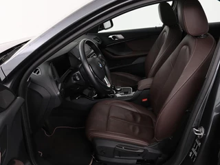 BMW 1 Serie BMW 1-serie 118i Business Edition | Luxury Line |  Panoramadak | Leder | Stoel & stuurverwarming | Camera | Carplay | Full LED | Live Cockpit | Navigatie | HiFi System | Parkeerhulp | Climate control - afbeelding nr 4