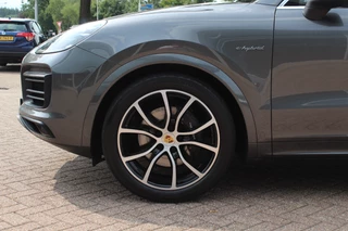 Porsche Cayenne Porsche Cayenne 3.0 E-Hybrid / Trekhaak / 360Camera / Burmester / Sportdesign / Sportchrono / Softclose / 21'' / Luchtvering / Keyless / Stuurverwarming / Matrix LED / DAB - afbeelding nr 15