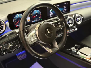 Mercedes-Benz A-Klasse Mercedes-Benz A-klasse 200 d Amg pakket l Night pakket l Sfeer verlichting l Camera l 19 Inch - afbeelding nr 15