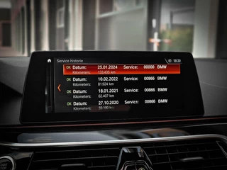 BMW 5 Serie BMW 5-serie Touring 530d xDrive M-Sport | HUD | PANO | H&K | TREKHAAK | LEER | CARPLAY | FULL OPTION - afbeelding nr 56