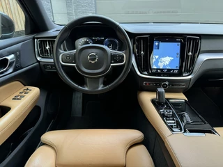 Volvo V60 Volvo V60 2.0 T6 Twin Engine AWD 253pk | Comfortstoelen leer | Stoelverwarming | Navigatiesysteem | Trekhaak uitklapbaar | 18 inch lichtmetalen velgen | Apple CarPlay | LED verlichting | Getint glas achter | Parkeersensoren achter - afbeelding nr 24