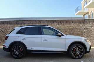 Audi Q5 Audi Q5 55 TFSI e Quattro Edition one | Pano | Camera | B&O | S-Line | Launch pakket onder andere voorzien van Panorama dak, sfeerverlichting, achteruitrijcamera, Bang & Olufsen, ACC, stuurverwarming, stoelverwarming, lane assist & keyless - afbeelding nr 4