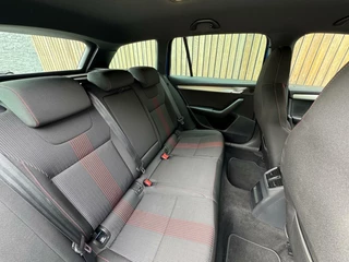 Škoda Octavia Skoda Octavia Combi 1.0 TSI Sport Navigatiesysteem | Trekhaak | Apple CarPlay | Climate control | Cruise control | Getint glas | Parkeersensoren achter - afbeelding nr 39