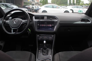 Volkswagen Tiguan Volkswagen Tiguan 1.4 TSI ACT Highline Bus. R-Line / Trekhaak / Panoramadak / 360Camera / 19'' / Virtual Cockpit / Apple CarPlay / DAB / Stoelverwarming / ACC - afbeelding nr 2
