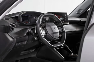 Peugeot 2008 Peugeot 2008 1.2 PureTech Allure Pack 130 PK - Automaat | Dig. Cockpit | PDC | Camera | NAV + App, Connect | ECC | DAB | LM 17