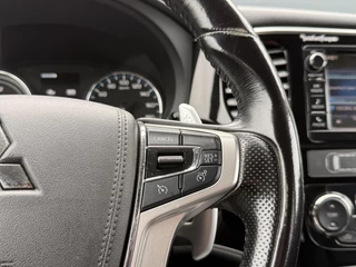 Mitsubishi Outlander Mitsubishi Outlander 2.0 PHEV Executive Edition Navi,Camera,Alcantara,Trekhaak,Stoelverkoeling,Stoelverwarming,Pdc V+A,Clima,Cruise,Dealer Onderhouden,Nieuwe Apk bij Aflevering - afbeelding nr 15