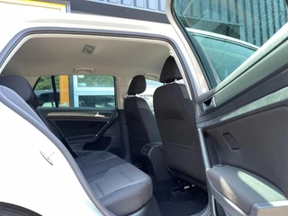 Volkswagen Golf Volkswagen Golf 1.5 TSI Highline R-Line NAVIGATIE|BLUETOOTH|PARKEERSENSOREN|STOELVERWARMING|R-Line Pakket - afbeelding nr 25
