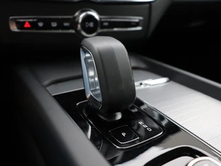 Volvo XC60 Volvo XC60 T6 PLUG-IN HYBRID LONG RANGE PLUS DARK SCHUIFDAK 360GR CAM ACC B - afbeelding nr 28