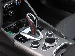 Alfa Romeo Giulia Alfa Romeo Giulia 2.0 Turbo 280 PK Competizione Q4 AWD | Pano | Harman | 19