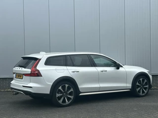 Volvo V60 Volvo V60 Cross Country 2.0 B5 AWD  Pro - afbeelding nr 2