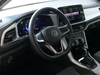 Volkswagen T-Roc Volkswagen T-Roc 1.5 TSI 150PK CARPLAY NAVI STOEL VERW. LED VIR.COCKPIT 03/2024 