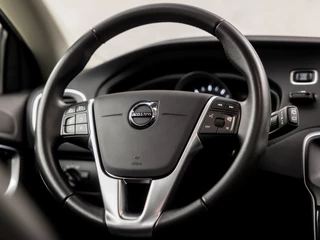 Volvo V40 Automaat (PANORAMADAK, NAVIGATIE, CAMERA, GETINT GLAS, STOELVERWARMING, SPORTSTOELEN, KEYLESS, LED KOPLAMPEN, PARKEERSENSOREN, NIEUWSTAAT) - afbeelding nr 18
