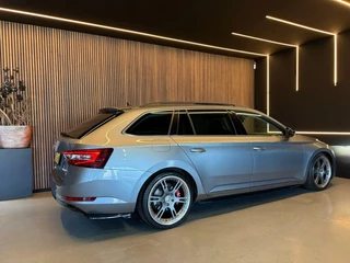 Škoda Superb Skoda Superb Combi 2.0 TDI Laurin & Klement Pano 190pk DSG - afbeelding nr 39