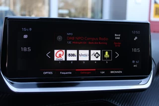 Peugeot 208 Peugeot 208 1.2 100PK AUTOMAAT ALLURE PACK | NAVIGATIE | ACHTERUITRIJ CAMERA | APPLE CARPLAY/ANDROID AUTO | LED KOPLAMPEN | LICHTMETALEN VELGEN 16