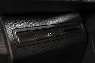 Peugeot 3008 Peugeot 3008 1.2 PureTech 130 PK GT Line | S/K-Panodak | Dig. Cockpit | Cruise | PDC | Camera | NAV | ECC | Elek. Klep | DAB | LM 19