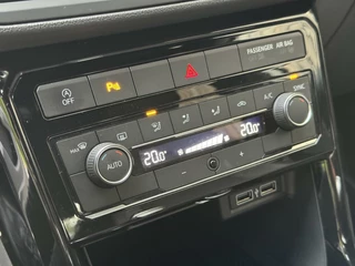 Volkswagen T-Cross Volkswagen T-Cross 1.0 TSI R-line Automaat | LED | Trekhaak |  Getint glas | Climate control | Cruise control adaptief | Lane assist | Dode hoek detectie | DAB | Navigatiesysteem | Inklapbare spiegels | Parkeersensoren voor en achter - afbeelding nr 30