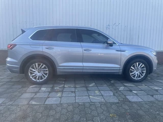 Volkswagen Touareg Volkswagen Touareg, 3.0 TSI DSG 340pk PANO LEDER CARPLAY DCC VIRTUAL '21 - afbeelding nr 4