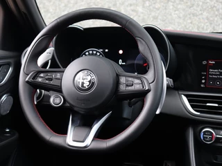 Alfa Romeo Giulia Alfa Romeo Giulia 2.0 Turbo 280 PK Competizione Q4 AWD | Pano | Harman | 19