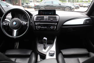 BMW 1 Serie BMW 1 Serie 118i High Exe. M Sport / Schuifdak / Camera / Leder / 18'' / Navigatie / Sportstoelen / Stoelverwarming / DAB / Cruise Control - afbeelding nr 2