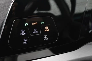 Volkswagen Golf Volkswagen Golf 1.5 TSI Life Business (STOELVERWARMING, NAVIGATIE, ELEKTR STOELEN, DIGITAAL DASHBOARD, PARKEERSENSOREN, NL-AUTO) - afbeelding nr 8
