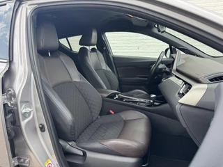 Toyota C-HR Toyota C-HR 1.8 Hybrid First Edition Camera Navigatie Cruise Clima Stoelverwarming Keyless Trekhaak - afbeelding nr 24