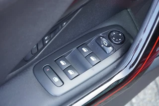 Peugeot 208 Peugeot 208 1.2 PureTech GT-line / 1e eig. / Pano / Trekhaak / Navi / Clima / Carplay / DAB+ - afbeelding nr 17
