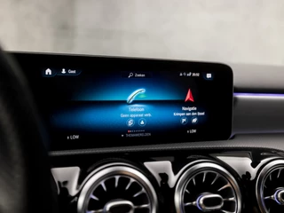 Mercedes-Benz A-Klasse Automaat (APPLE CARPLAY, GROOT NAVI, SFEERVERLICHTING, CAMERA, LEDER/ALCANTARA, SPORTSTOELEN, STOELVERWARMING, GETINT GLAS, WIDESCREEN, NIEUWE APK, NIEUWSTAAT) - afbeelding nr 24