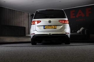 Volkswagen Touran Volkswagen TOURAN 1.5 TSI R Line 7 Persoons / AUT / ACC / Navi / Camera / Open Panoramadak / Led / Pdc / Trekhaak / 17 Inch - afbeelding nr 31