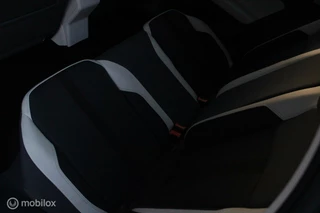 Volkswagen Polo Volkswagen Polo 1.0 TSI 90PK R-Line VIRTUAL BEATS NAVIGATIE - afbeelding nr 27