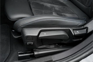 BMW 3 Serie BMW 3 Serie 318i M-Sport Shadow Individual Schuifdak HiFi 19