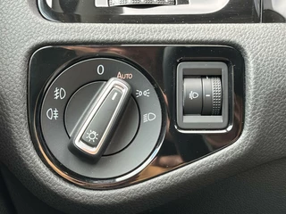 Volkswagen Golf Volkswagen Golf 1.2 TSI 110pk Allstar | keyless | camera | clima - afbeelding nr 11