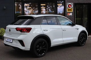 Volkswagen T-Roc Volkswagen T-Roc 1.5 TSI 110kW DSG-7 R-Line Black Style Panorama/IQ.Light/Virtual Cockpit Pro/App-Connect/18