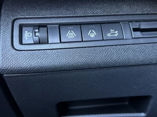 Peugeot 3008 Peugeot 3008 1.2 130 pk Automaat Allure Pack Navigatie Camera Carplay ACC DAB Stoelverwarming Keyless Led 18 Inch Velgen Zwart Dak Parkeersensoren Getint Glas - afbeelding nr 25