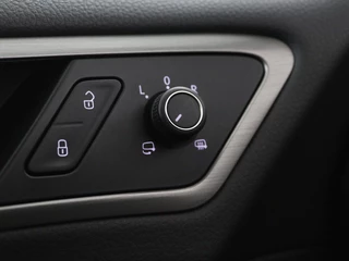 Volkswagen Golf Volkswagen Golf 1.0 TSI Business Edition Connected | Automaat |  Camera | Navigatie | Trekhaak | Climate control | Sportstoelen | Cruise control | Parkeerhulp | Bluetooth - afbeelding nr 14