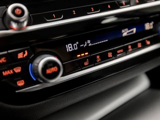 BMW 5 Serie BMW 5 Serie Touring 530e Sportline 293Pk Automaat (APPLE CARPLAY, GROOT NAVI, DEALER ONDERHOUDEN, CAMERA, SFEERVERLICHTING, LEDER, SPORTSTOELEN, ADAPTIVE CRUISE, TREKHAAK ELEKTRISCH, NIEUWSTAAT) - afbeelding nr 10
