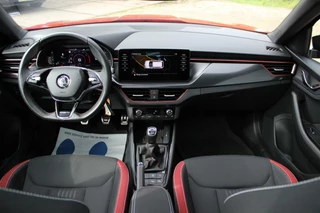 Škoda Kamiq Skoda Kamiq 1.5 TSI ACT Monte Carlo // 150PK - Panoramadak - Apple CarPlay & Android Auto - Camera - All-season - 1e eigenaar - afbeelding nr 18