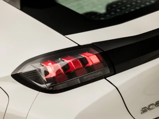 Peugeot 208 (APPLE CARPLAY, GROOT NAVI, PARKEERSENSOREN, SPORTSTOELEN, LANE ASSIST, NIEUWE APK, NIEUWSTAAT) - afbeelding nr 26