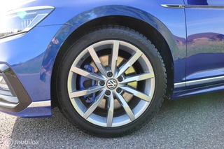 Volkswagen Passat Volkswagen Passat Variant 2.0 TSI 4Motion  / R-Line / Pano - afbeelding nr 32